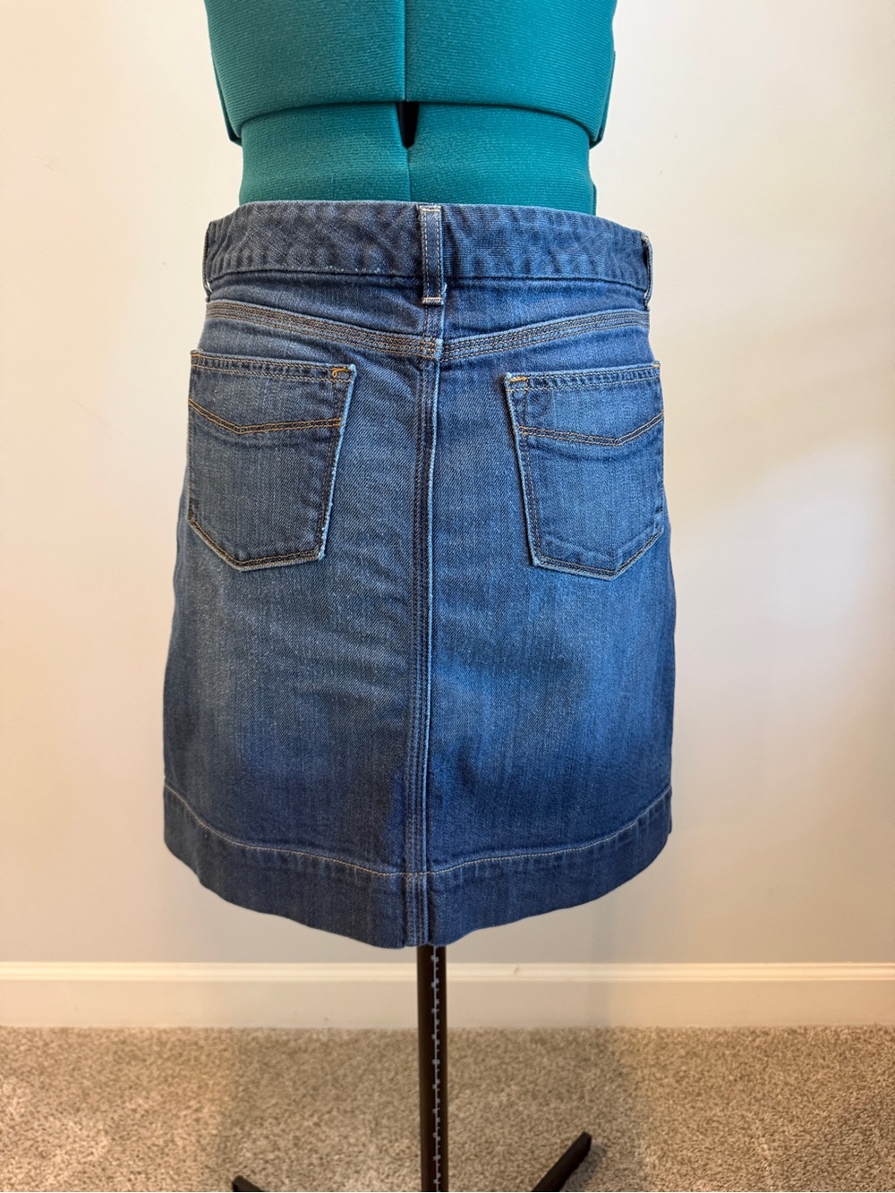 GAP Dark Blue Denim Skirt with Branded Button - Picture 2 of 9